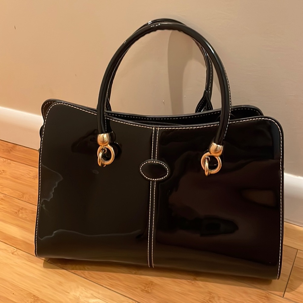 TODS black patent leather purse. Like new. Used once.